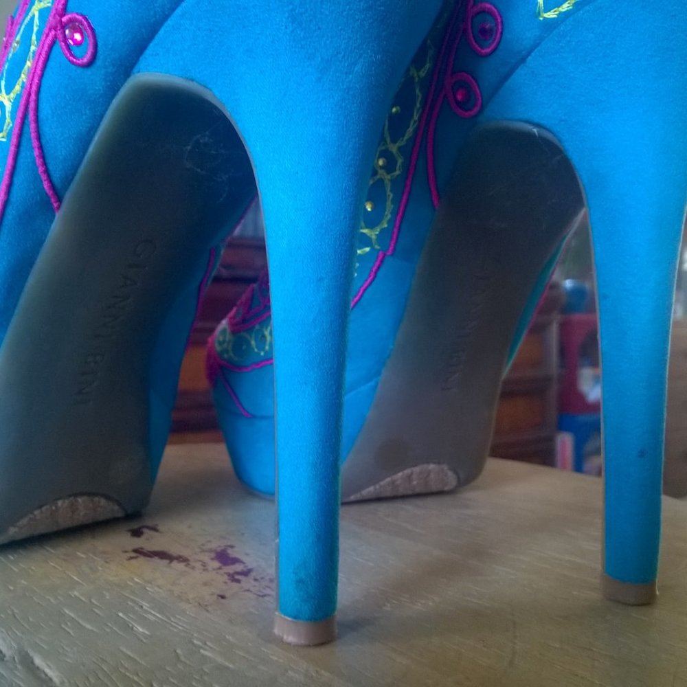 Spring Time Embroidered Heels - Picture 9 of 10